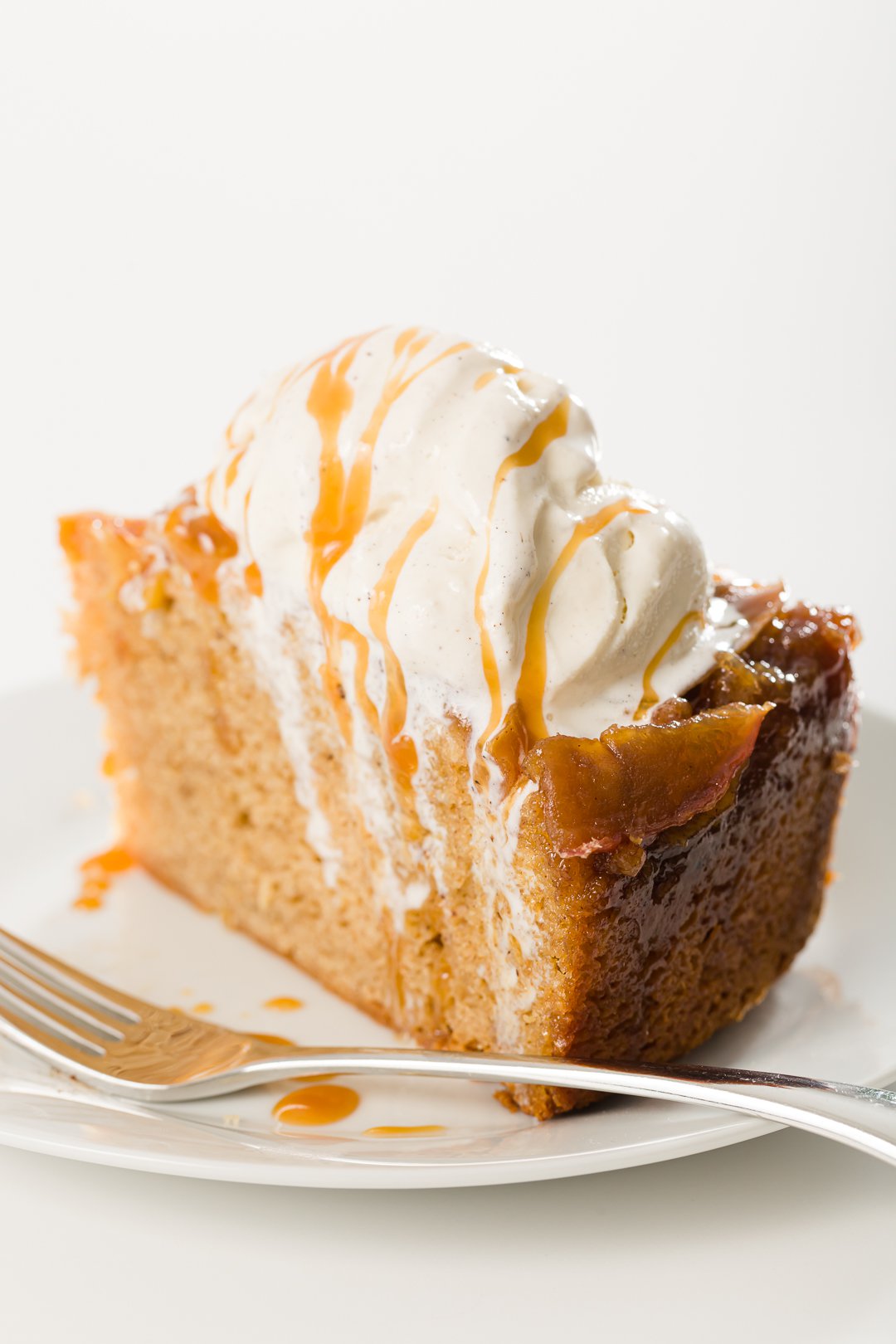 Pastel de manzana al revés – El mejor pastel de especias de manzana y caramelo