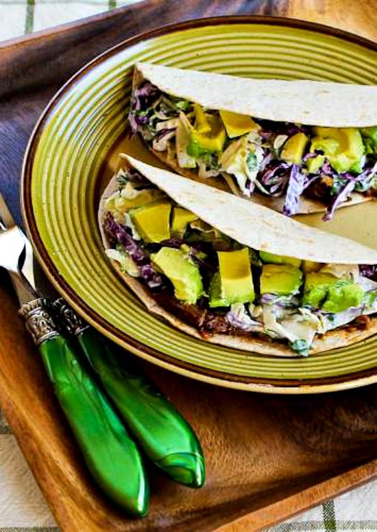 Tacos de carne deshebrada con ensalada picante de repollo y aguacate (video) – Kalyn's Kitchen