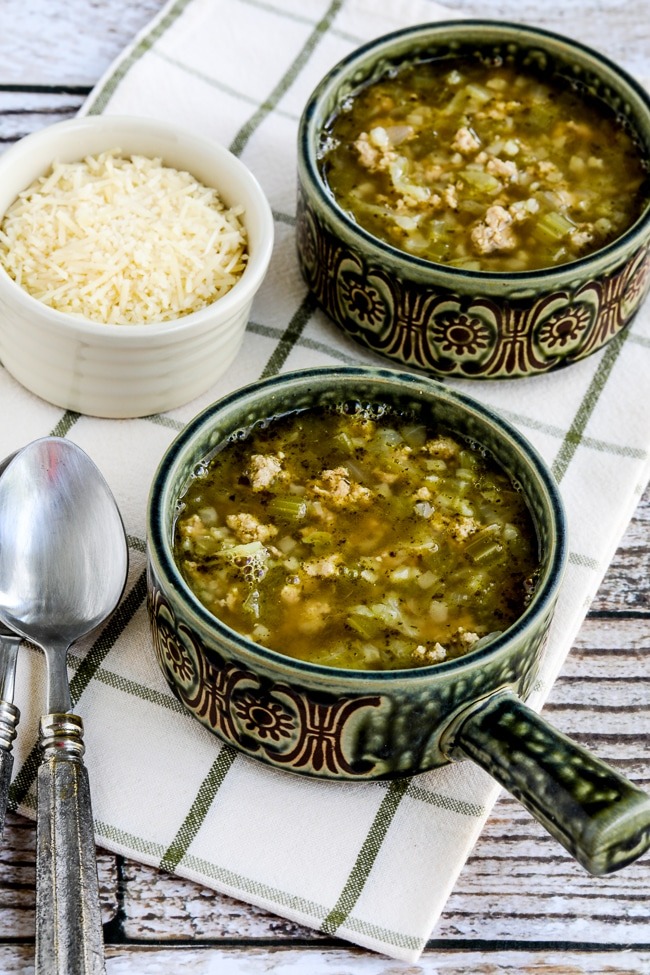Sopa instantánea de arroz con pavo y repollo