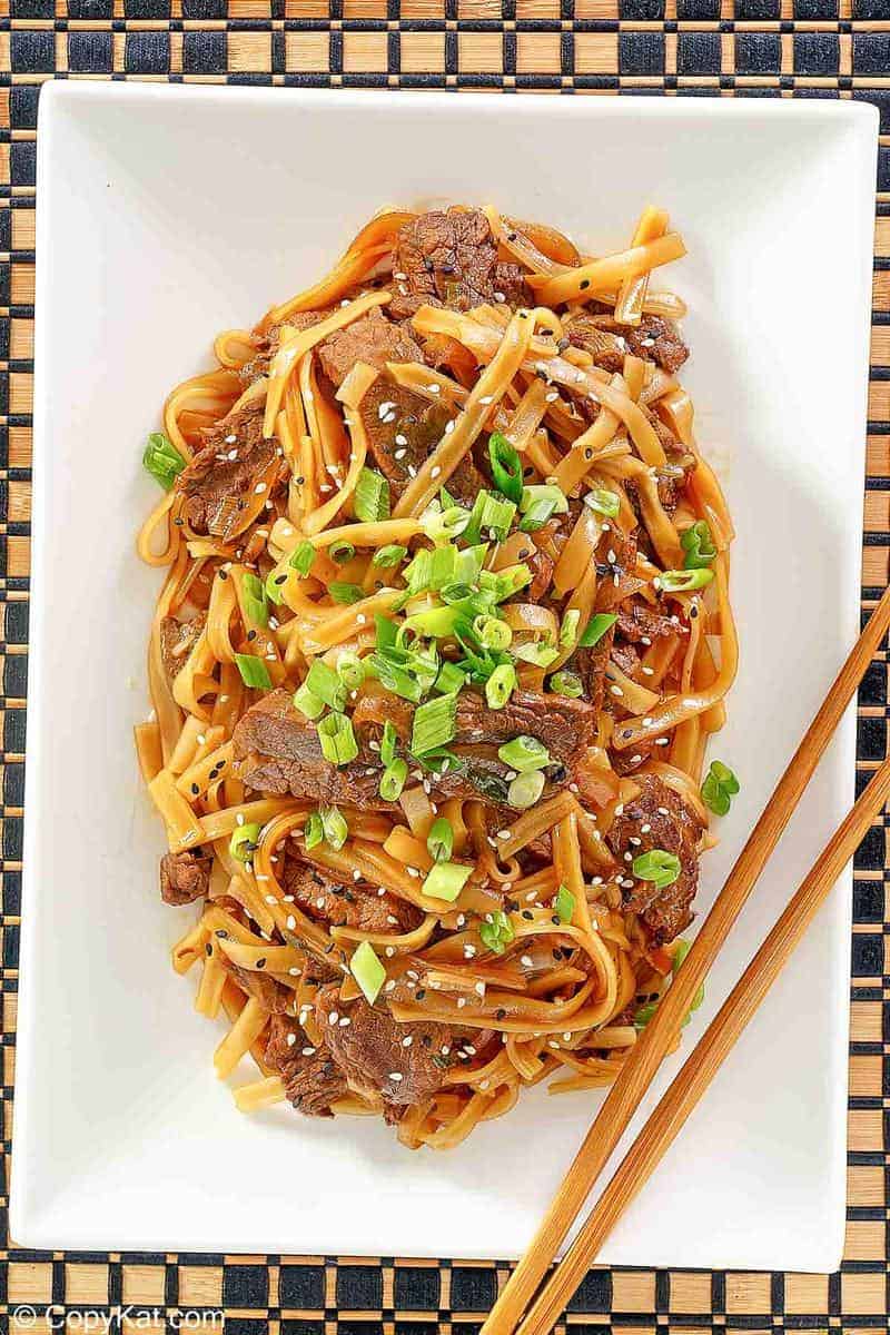 Divertido chow de carne fácil