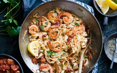 Receta de gambas al ajillo con receta casera de pasta fresca