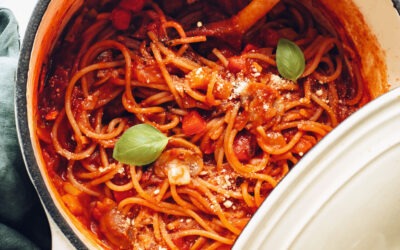 Espaguetis veganos fáciles en una olla (¡30 minutos!)