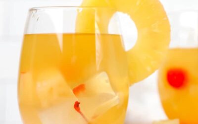 Sangría de Piña con Vino Blanco