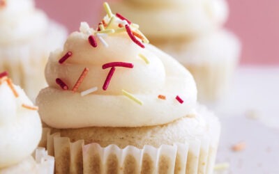 Cupcakes veganos sencillos de vainilla (sin gluten)
