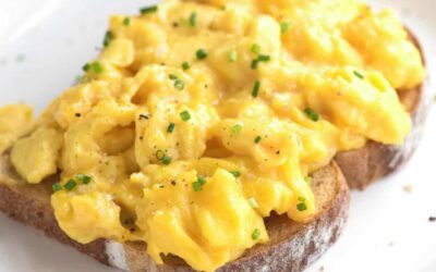 Huevos revueltos suaves y cremosos